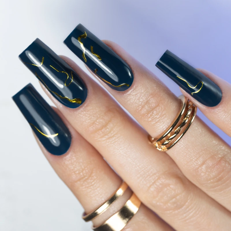Navy blue nails with minimalist gold line details