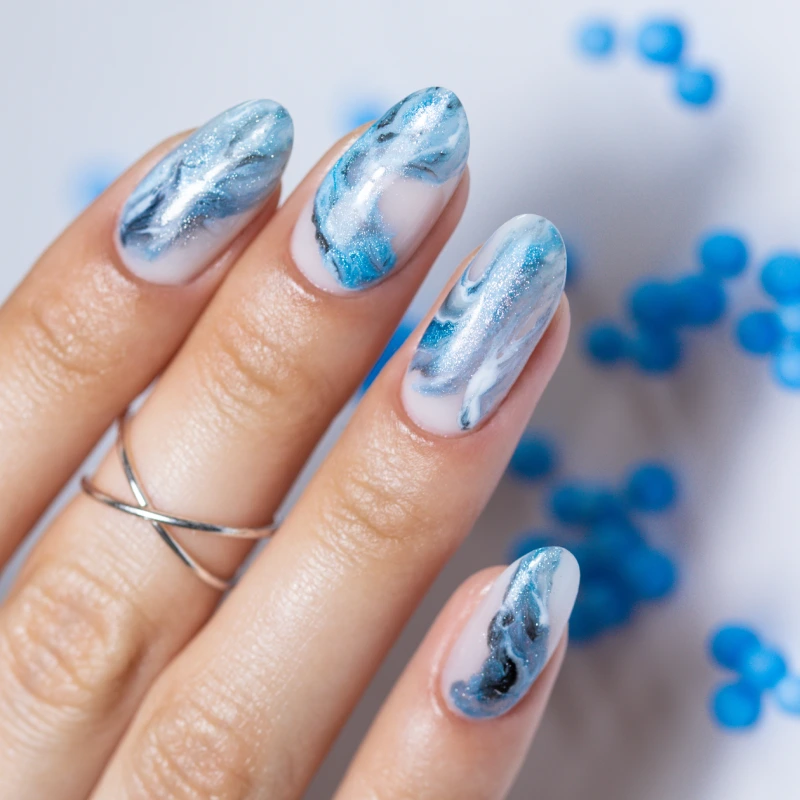 Blue nails with wave details and a marble effect