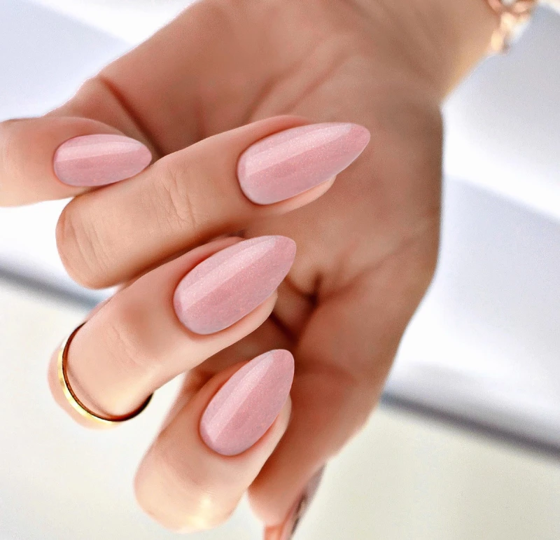 Long square cat-eye ombré nails in shades of pink and burgundy