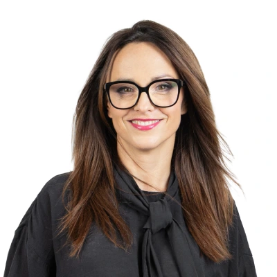 Portrait of Monika Mielniczuk, MollyNails nail expert