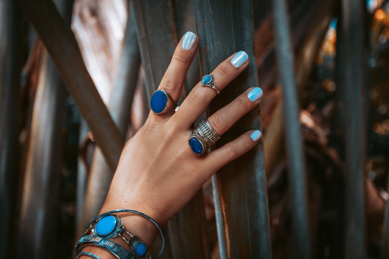 Nails That Make Your Tan Pop: How to Choose Shades That Complement Sun-Kissed Skin
