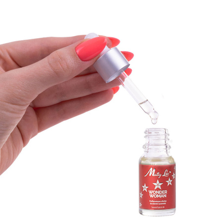 Aceite perfumado para uñas Wonder Woman MollyLac Nail & Cuticle Oil, 10 ml