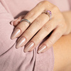 Poudre pour ongles « Hailey effect » de MollyNails avec une marionnette, 1 g