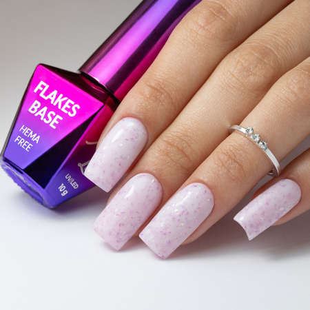 Milchfarbene Kautschukbasis mit violett-metallischen Flocken „Flakes Rubber Base Milk&Purple“; MollyNails, HEMA/Di-HEMA-frei, 10 Gramm
