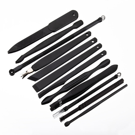 Set mit 18 Kosmetikzubehörteilen für Maniküre, Pediküre und Gesichtsbehandlungen in einem schwarz-roten Etui – CC046