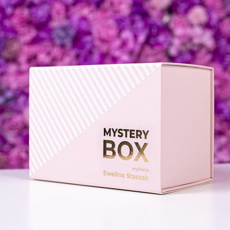 MollyNails Mystery Box — коробка-сюрприз для нігтів. Вибір Евеліни Сташак. Вартість — 200 злотих+